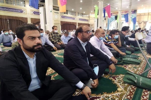 حضور رئیس و کارکنان حوزه هنری استان بوشهر در مراسم عبادی سیاسی نماز جمعه
