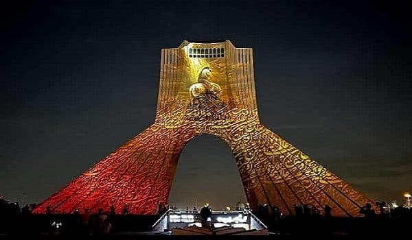 رونمایی از نقاشی محمد علی نادری بر دیوار برج آزادی