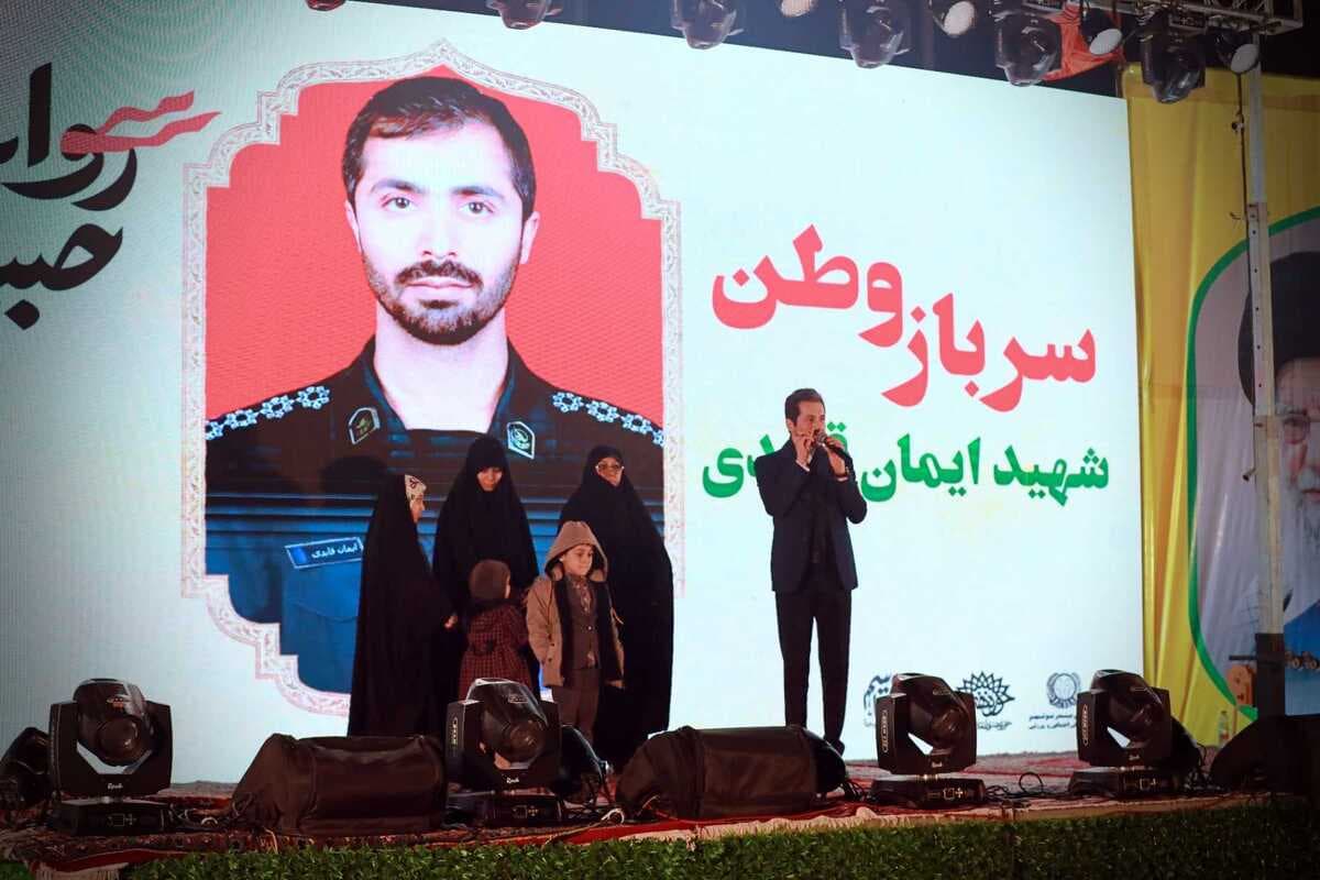اهدای نشان ملی سرباز به همسر فاتح جنگ ۱۲ روزه