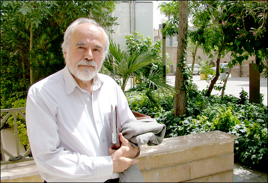 حوزه هنری جلسات نقد تئاتر را  جدی دنبال کند