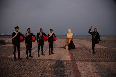 سرباز حاج قاسم  در میان مردم بوشهر