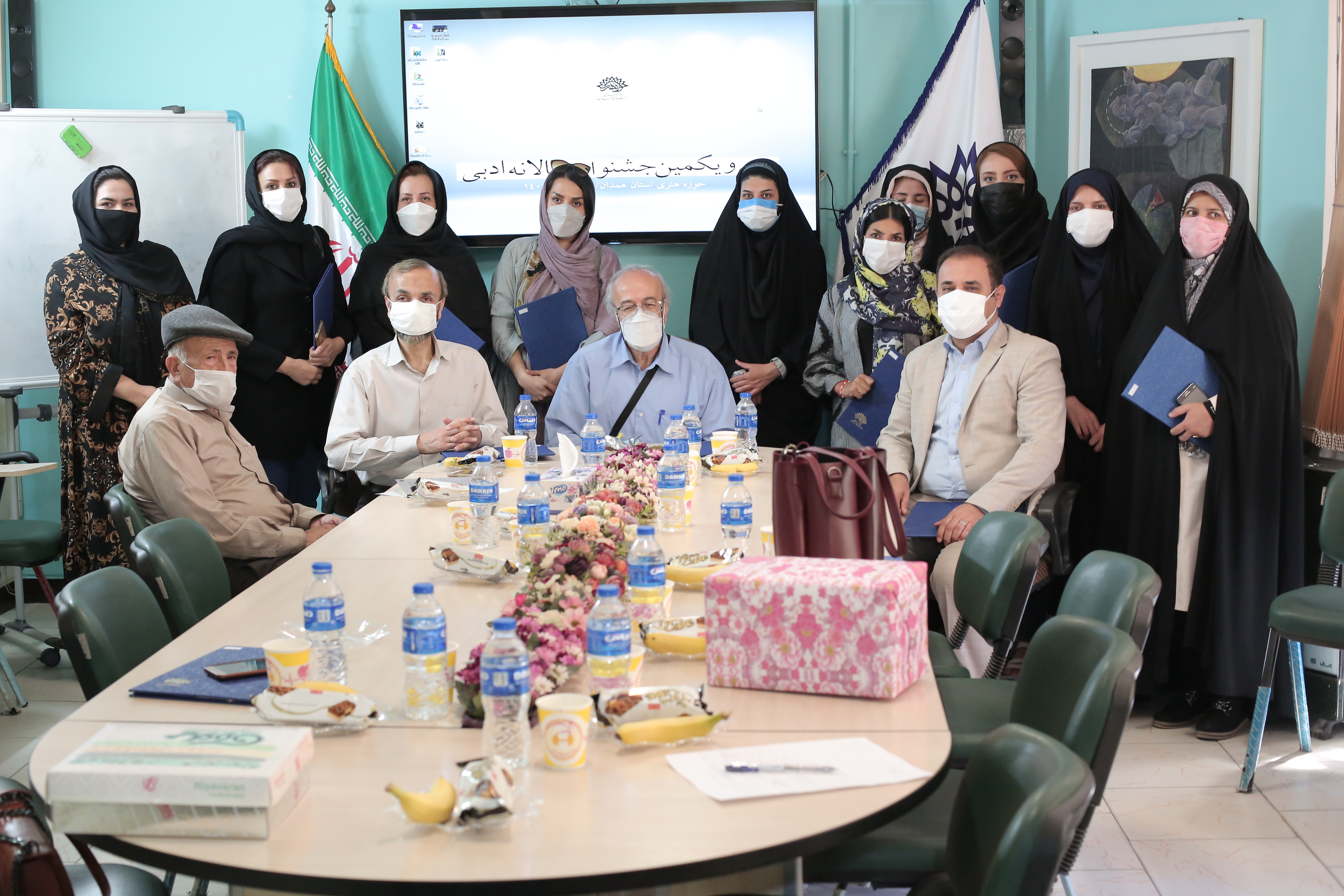 از برگزیدگان سی و یکمین «جشنواره سالانه ادبی» و مسابقه «با ادبیات در خانه می مانیم» تقدیر شد