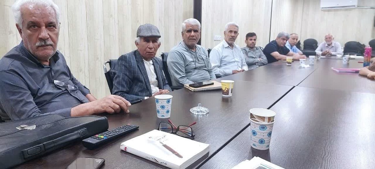 کارگاه شعر طنز «نسل امید» با محوریت جوانی جمعیت در بوشهر برگزار شد